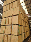 פלטות עץ OSB בגודל 1.22x2.44 מטר – לוחות עץ תעשייתי חזקים, יציבים וידידותיים לסביבה לבנייה קלה, חיפוי קירות ורצפות גלריה