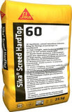 שק סיקה סקריד הרדטופ 60 של Sika – סקריד צמנטי אפור בשק 25 ק״ג, מיועד לפילוס ושיקום רצפות בטון תעשייתיות, מהיר ייבוש ועמיד בעומסים כבדים.