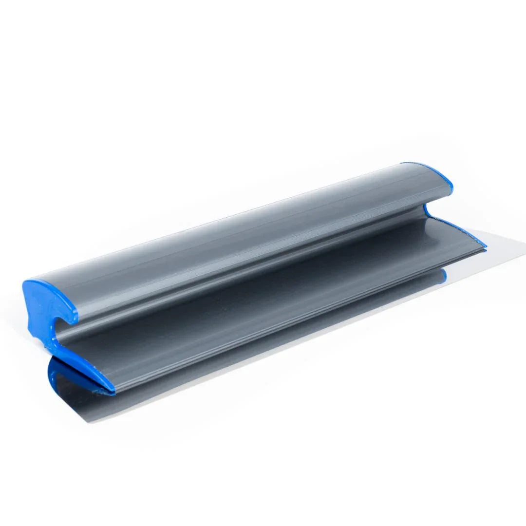 שפכטל ארגונומי KUBALA עם להב גמיש וידית נוחה, מיועד למריחה ופיזור טיח, מרק ושכבות גימור
